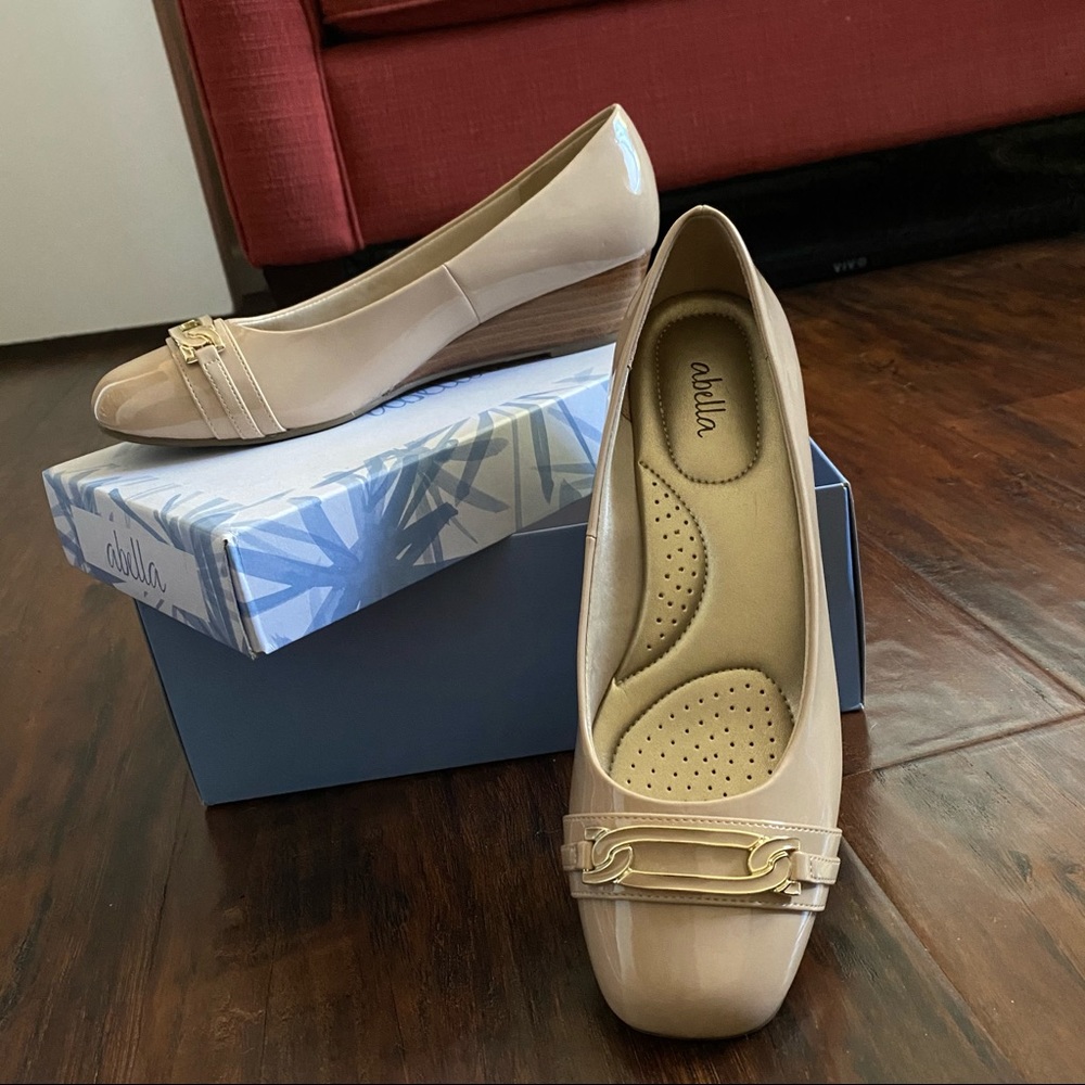 Nude office shoes